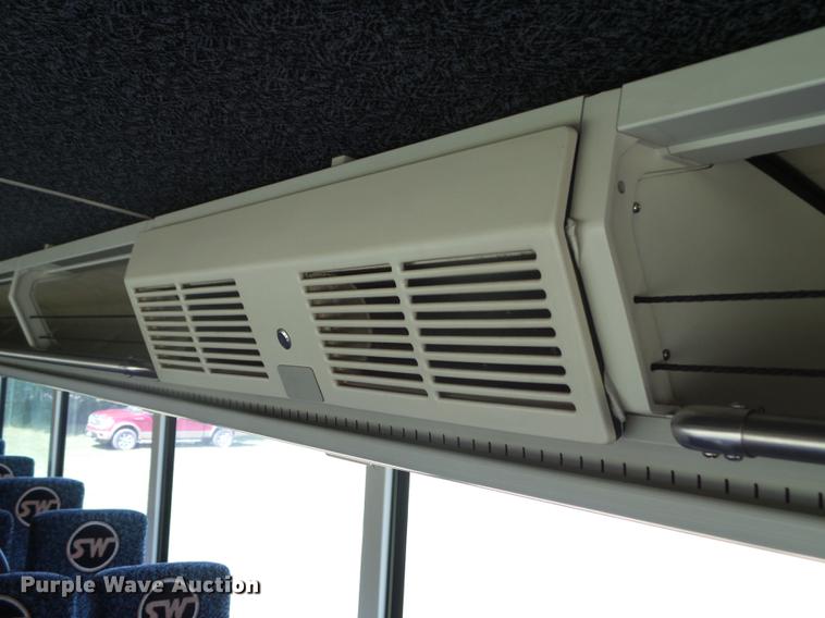 image for item FM9382 2001 MCI D4500 coach bus