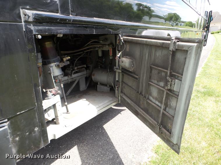 image for item FM9382 2001 MCI D4500 coach bus