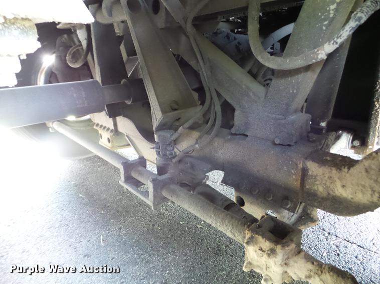 image for item FM9382 2001 MCI D4500 coach bus