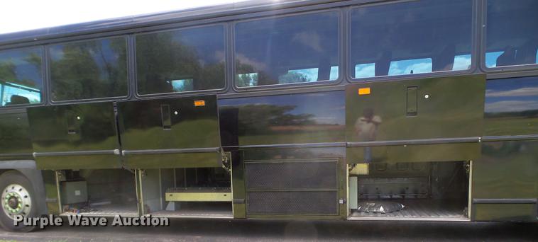image for item FM9382 2001 MCI D4500 coach bus