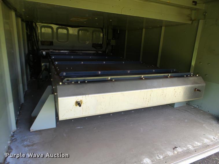 image for item FM9382 2001 MCI D4500 coach bus