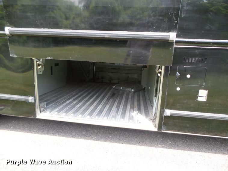 image for item FM9382 2001 MCI D4500 coach bus