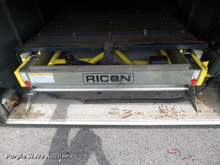 image for item FM9382 2001 MCI D4500 coach bus