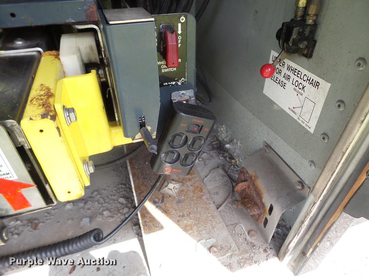 image for item FM9382 2001 MCI D4500 coach bus