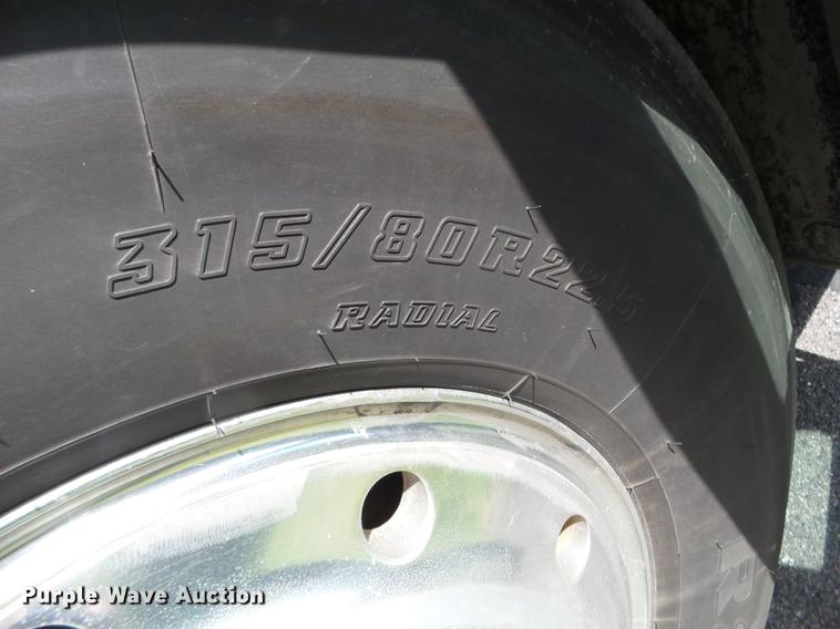 image for item FM9382 2001 MCI D4500 coach bus