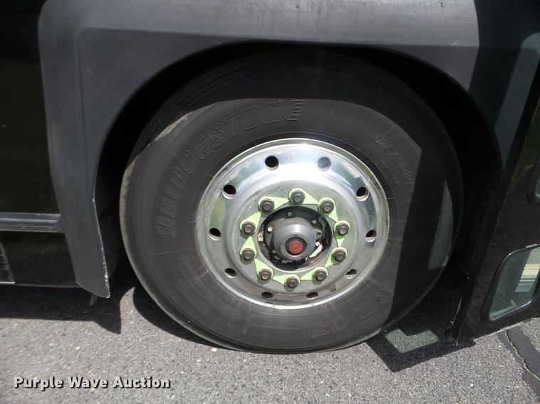 image for item FM9382 2001 MCI D4500 coach bus