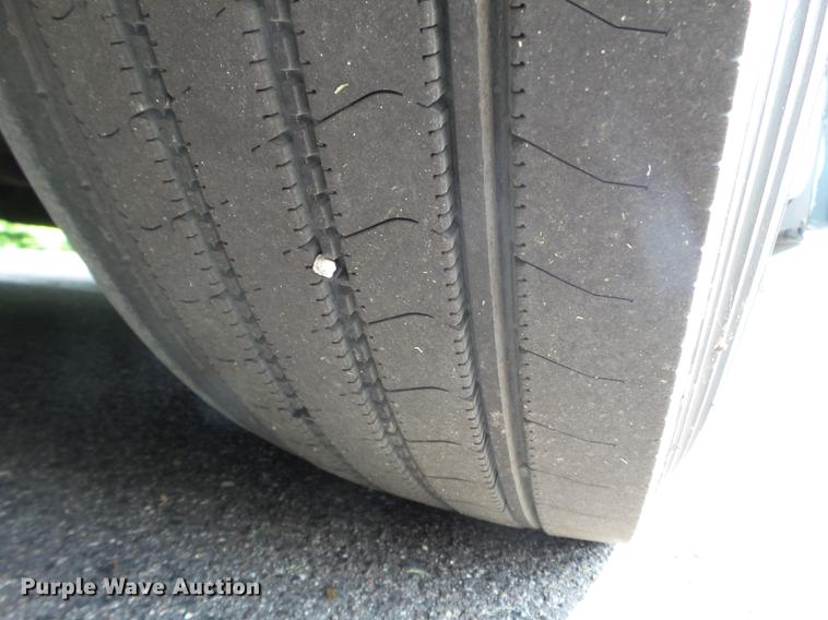 image for item FM9382 2001 MCI D4500 coach bus