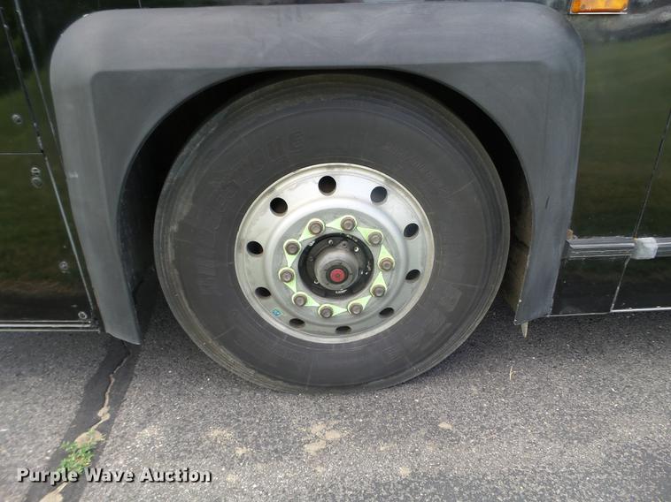 image for item FM9382 2001 MCI D4500 coach bus