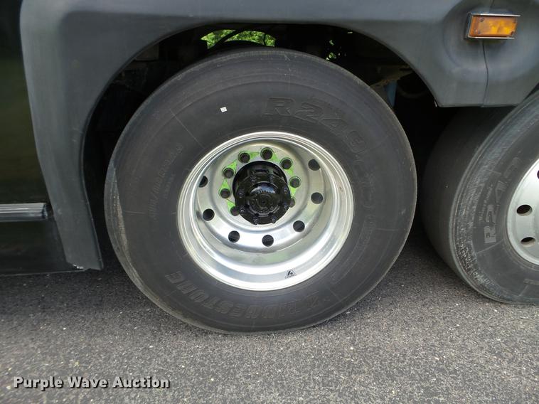 image for item FM9382 2001 MCI D4500 coach bus