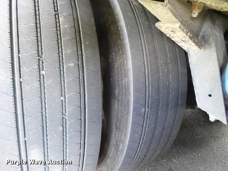 image for item FM9382 2001 MCI D4500 coach bus