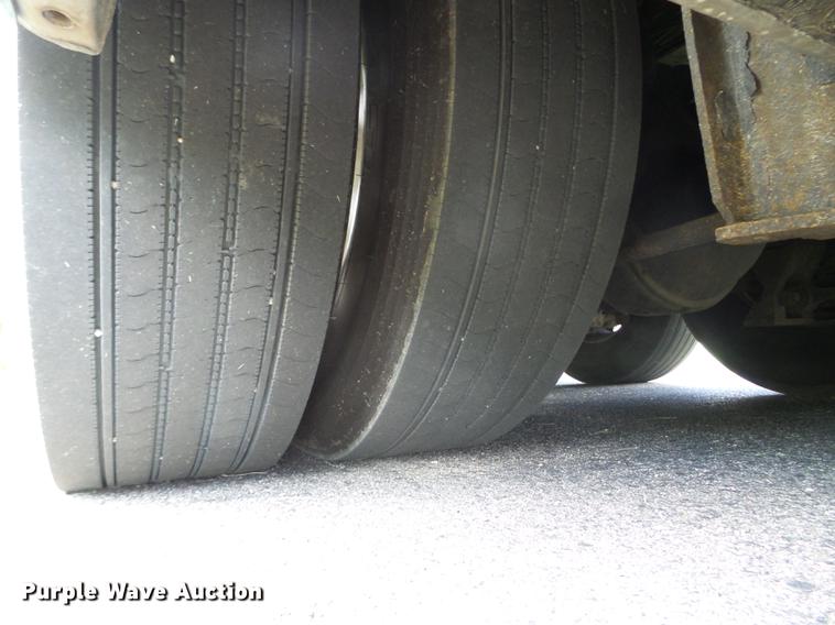 image for item FM9382 2001 MCI D4500 coach bus