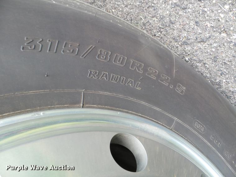 image for item FM9382 2001 MCI D4500 coach bus