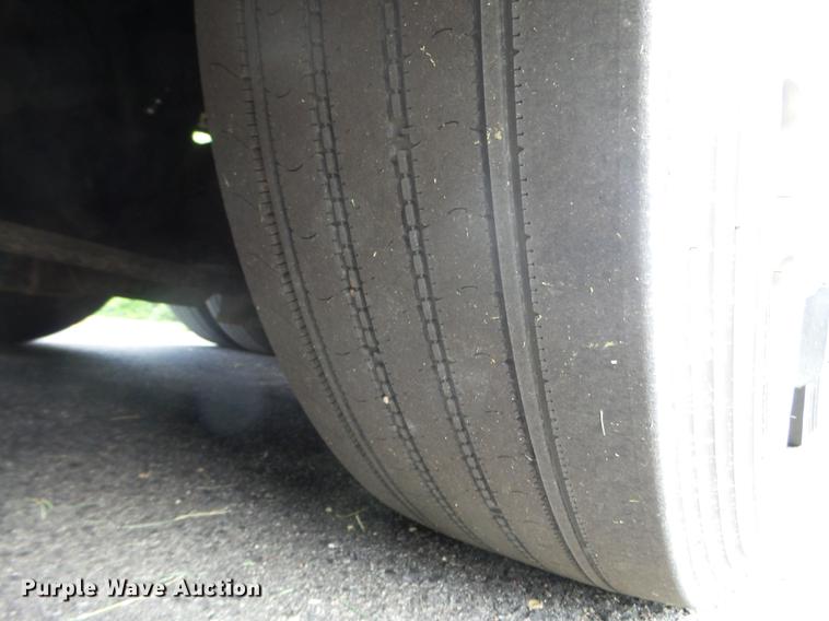 image for item FM9382 2001 MCI D4500 coach bus