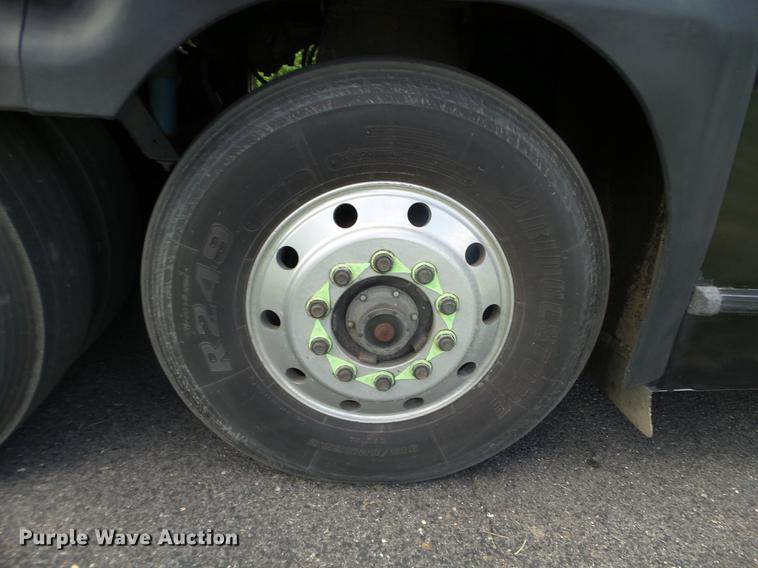 image for item FM9382 2001 MCI D4500 coach bus