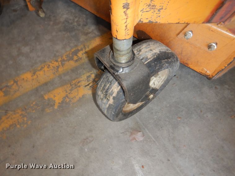 image for item FQ9980 1996 Woods RM372 rotary mower