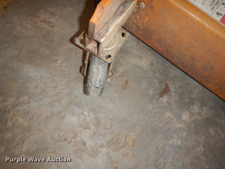 image for item FQ9980 1996 Woods RM372 rotary mower