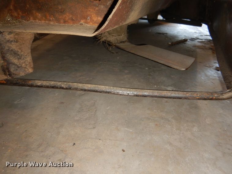 image for item FQ9980 1996 Woods RM372 rotary mower