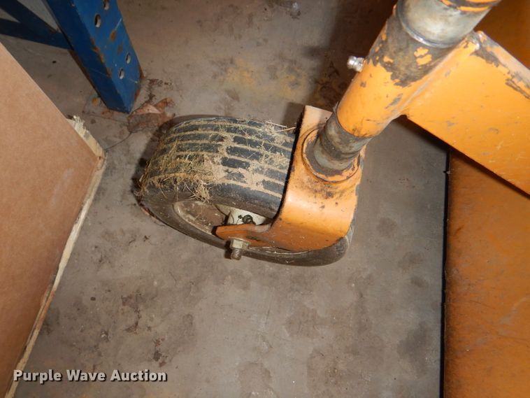 image for item FQ9980 1996 Woods RM372 rotary mower