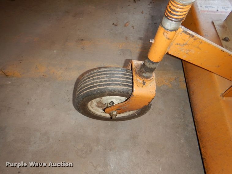 image for item FQ9980 1996 Woods RM372 rotary mower