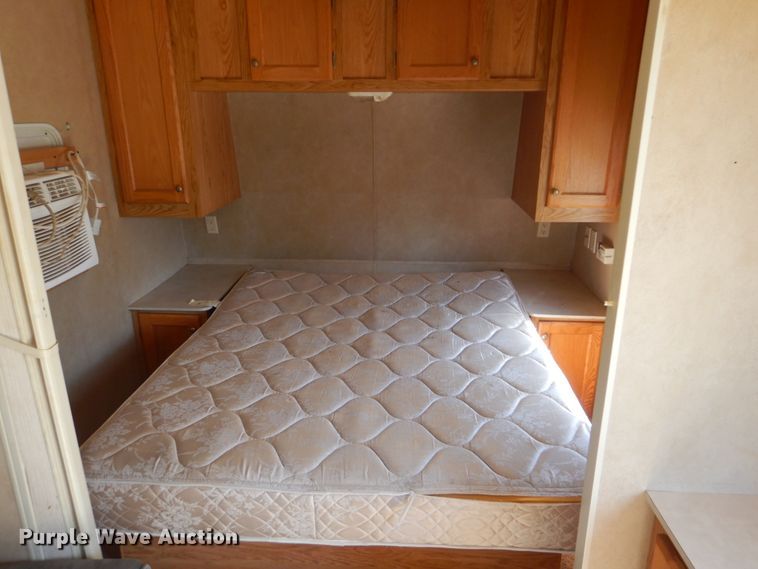 image for item FT9261 2006 Monaco Holi camper