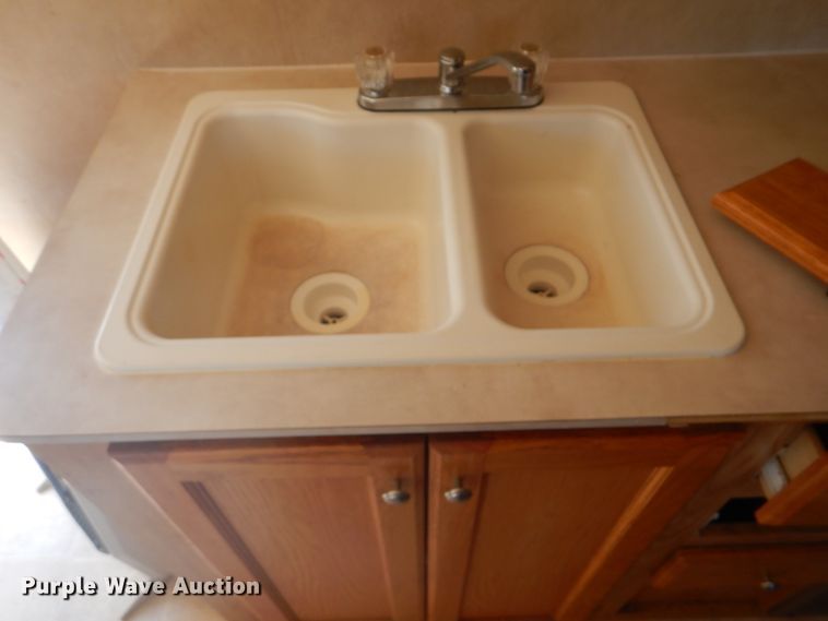 image for item FT9261 2006 Monaco Holi camper