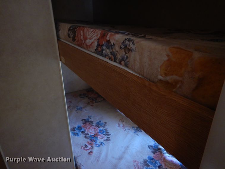 image for item FT9261 2006 Monaco Holi camper