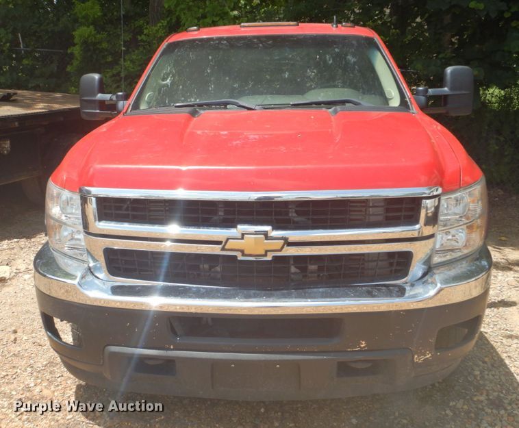 image for item FT9268 2009 Chevrolet Silverado 3500HD flatbed pickup truck