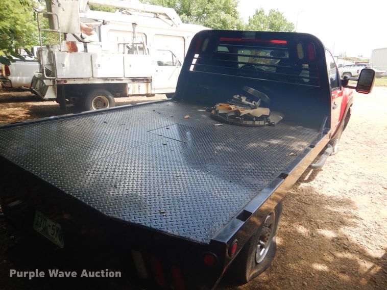 image for item FT9268 2009 Chevrolet Silverado 3500HD flatbed pickup truck