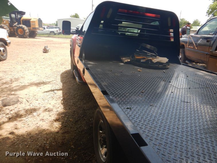 image for item FT9268 2009 Chevrolet Silverado 3500HD flatbed pickup truck