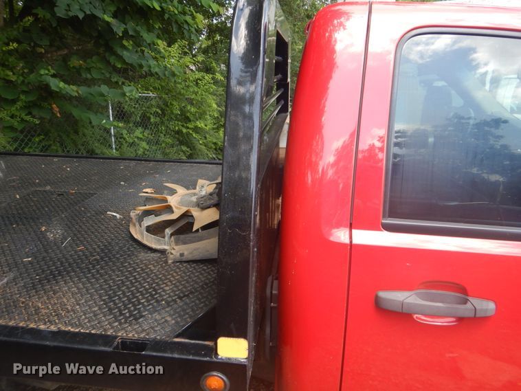 image for item FT9268 2009 Chevrolet Silverado 3500HD flatbed pickup truck