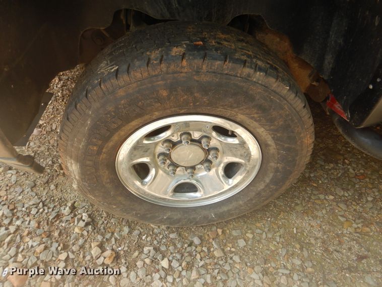 image for item FT9268 2009 Chevrolet Silverado 3500HD flatbed pickup truck