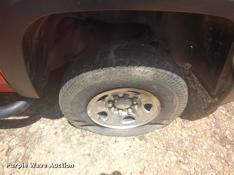 image for item FT9268 2009 Chevrolet Silverado 3500HD flatbed pickup truck