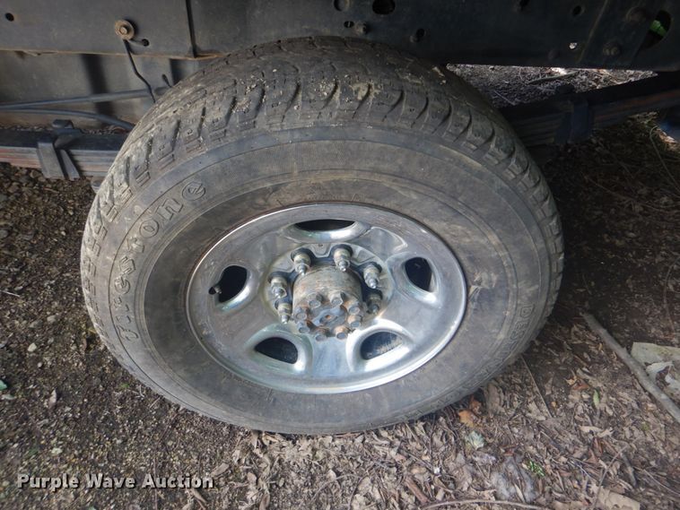 image for item FT9268 2009 Chevrolet Silverado 3500HD flatbed pickup truck