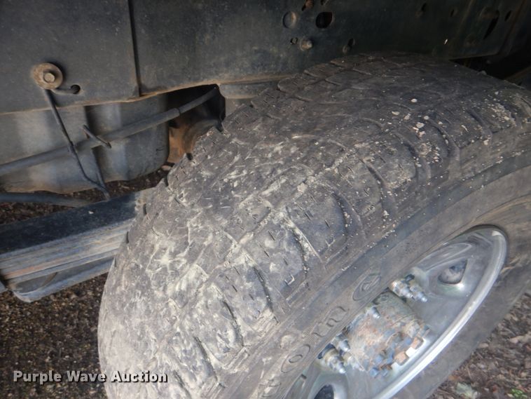 image for item FT9268 2009 Chevrolet Silverado 3500HD flatbed pickup truck