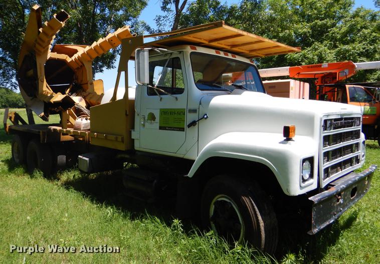 image for item FT9603 1985 International 2574 truck with Big John tree transplanter
