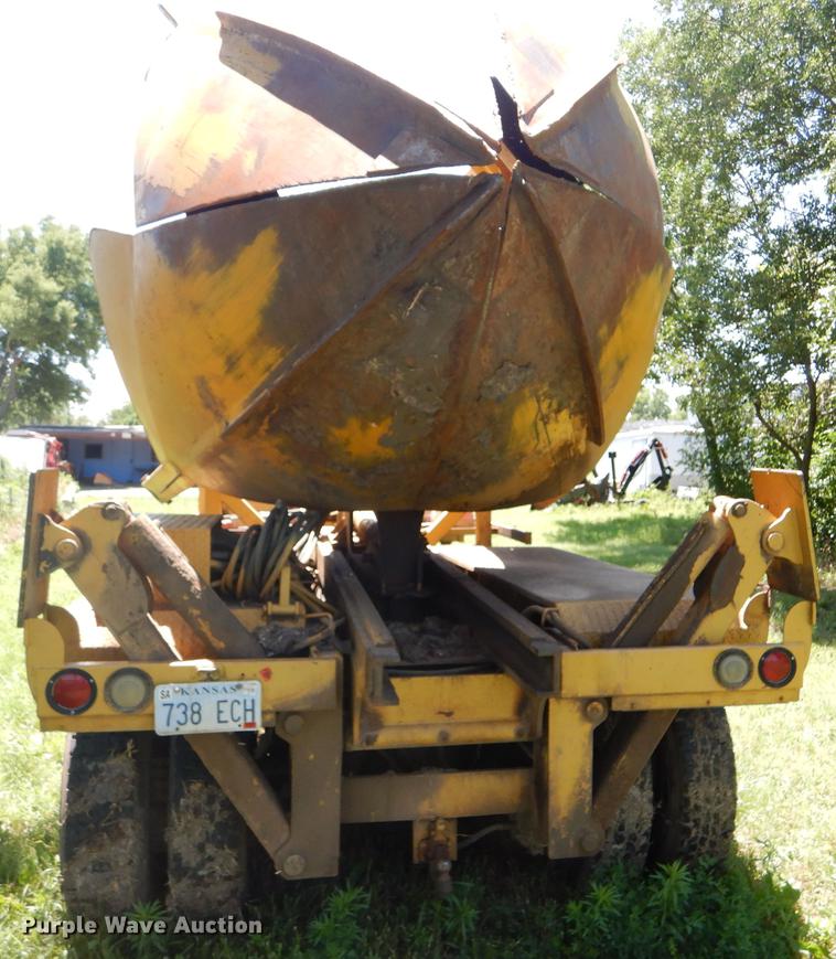 image for item FT9603 1985 International 2574 truck with Big John tree transplanter