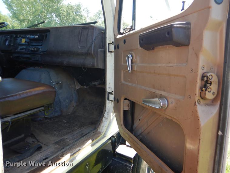 image for item FT9603 1985 International 2574 truck with Big John tree transplanter