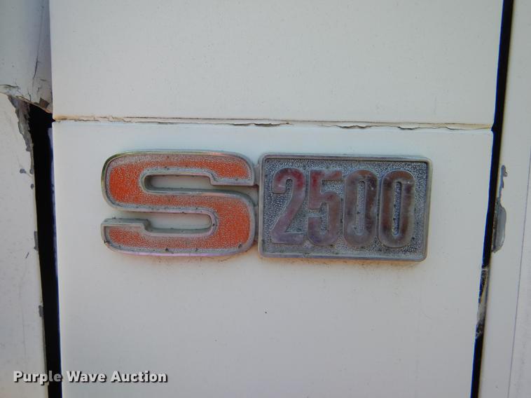 image for item FT9603 1985 International 2574 truck with Big John tree transplanter