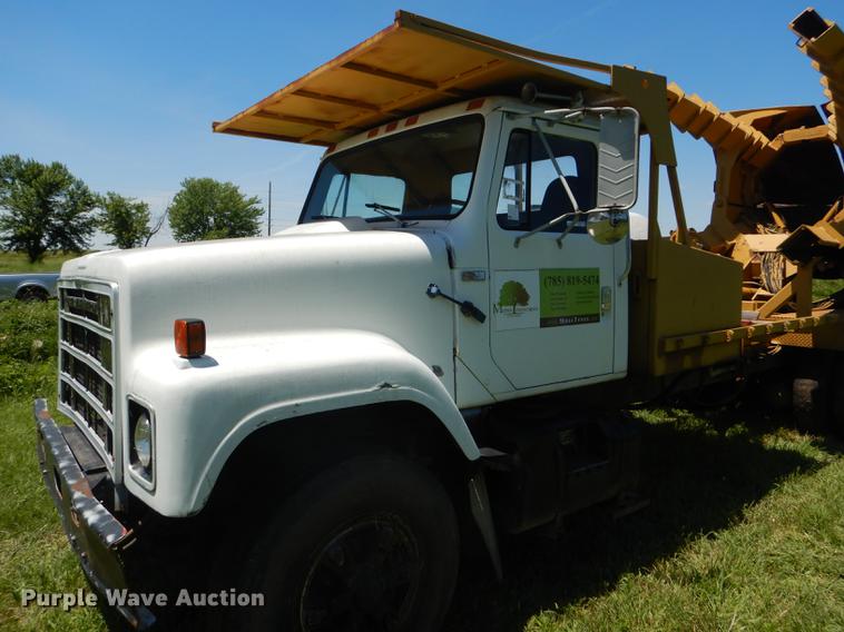image for item FT9603 1985 International 2574 truck with Big John tree transplanter