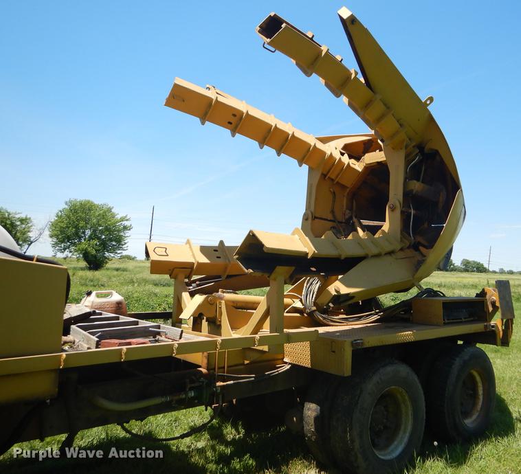 image for item FT9603 1985 International 2574 truck with Big John tree transplanter