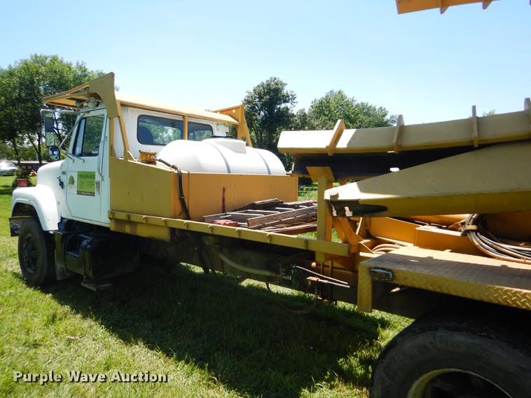 image for item FT9603 1985 International 2574 truck with Big John tree transplanter