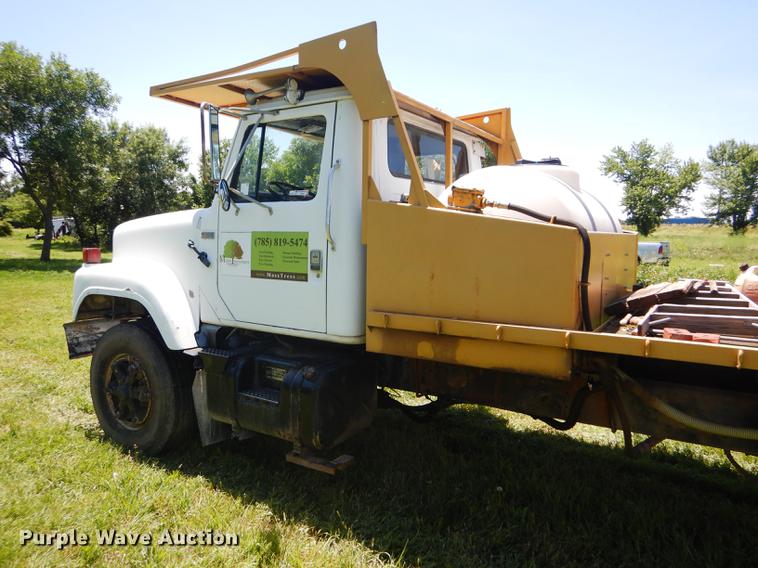 image for item FT9603 1985 International 2574 truck with Big John tree transplanter