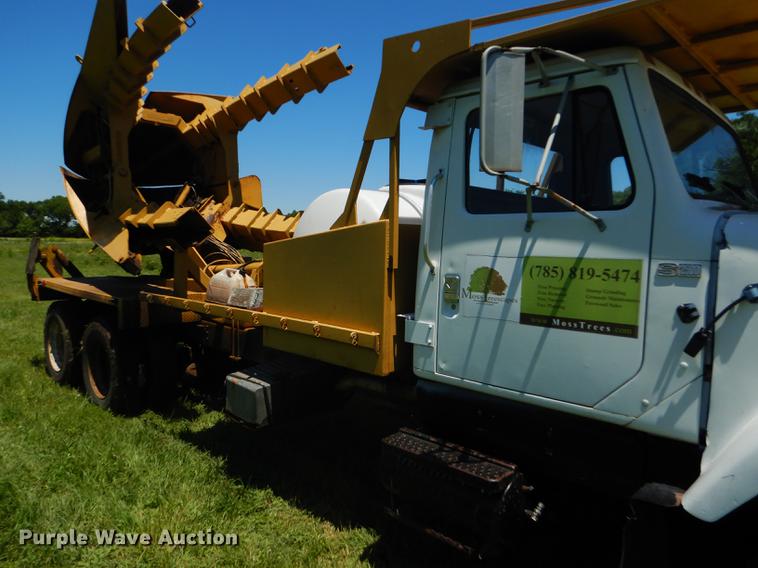 image for item FT9603 1985 International 2574 truck with Big John tree transplanter
