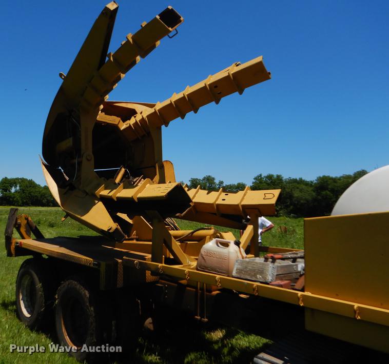 image for item FT9603 1985 International 2574 truck with Big John tree transplanter