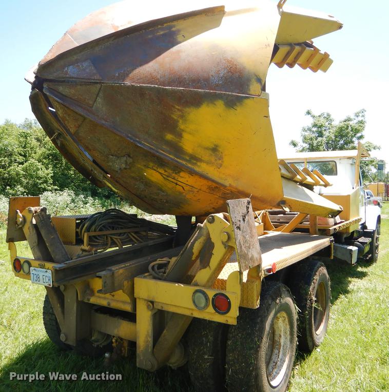 image for item FT9603 1985 International 2574 truck with Big John tree transplanter