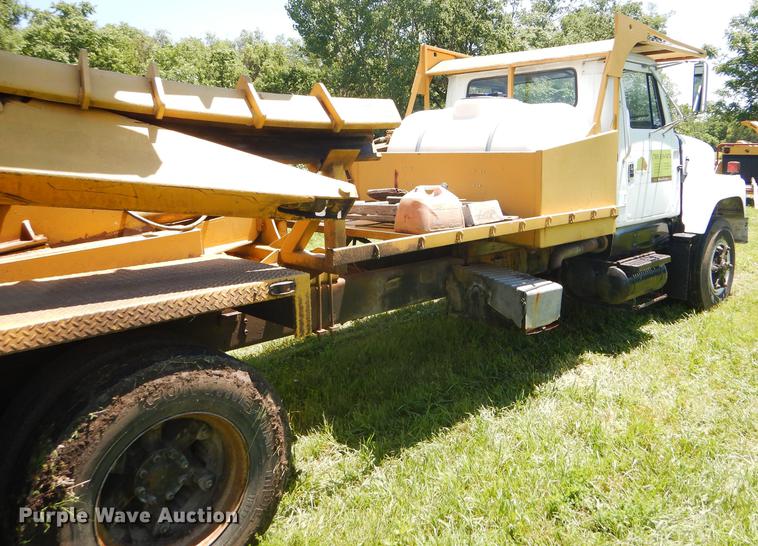 image for item FT9603 1985 International 2574 truck with Big John tree transplanter