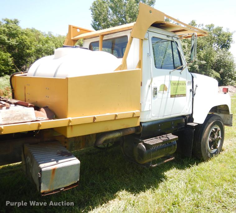 image for item FT9603 1985 International 2574 truck with Big John tree transplanter