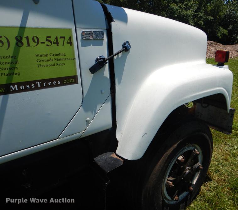 image for item FT9603 1985 International 2574 truck with Big John tree transplanter