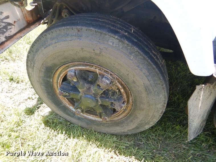 image for item FT9603 1985 International 2574 truck with Big John tree transplanter