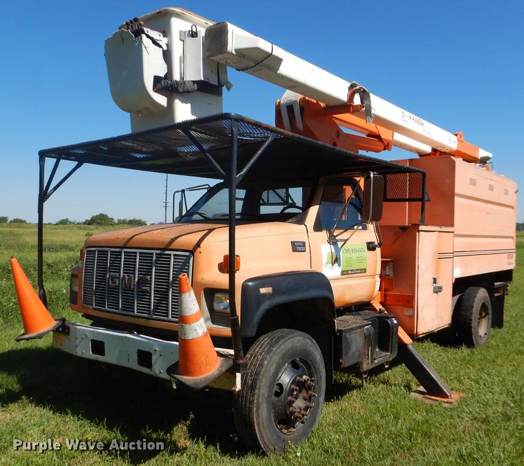 image for item FT9604 1997 GMC C7500 bucket truck